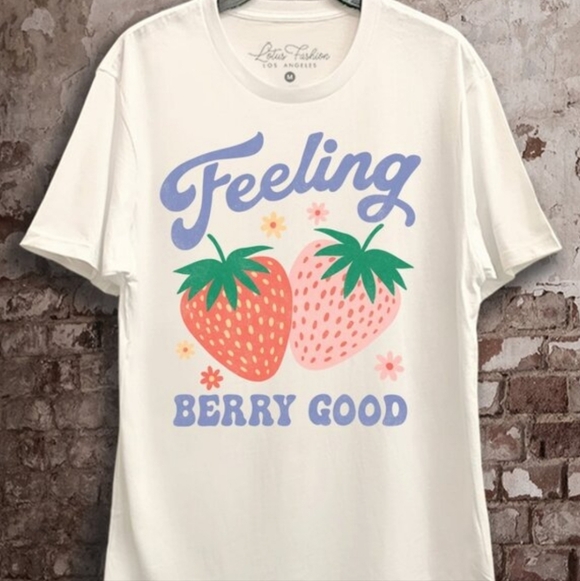 Lotus Fashions Tops - 🍓EUC Lotus Fashion LA "Feeling BERRY🍓 Good" Cream🍦100% Cotton Sz 2XL🍓